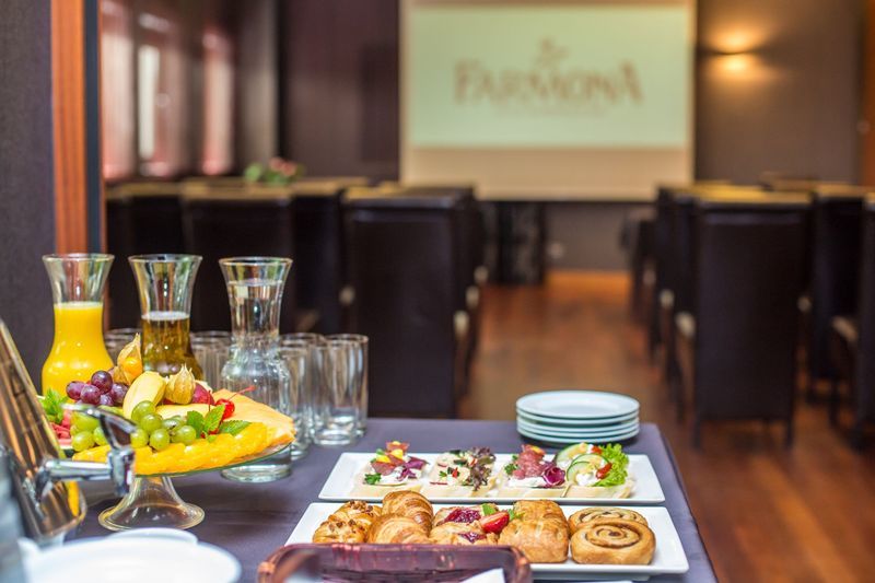 Farmona Business &