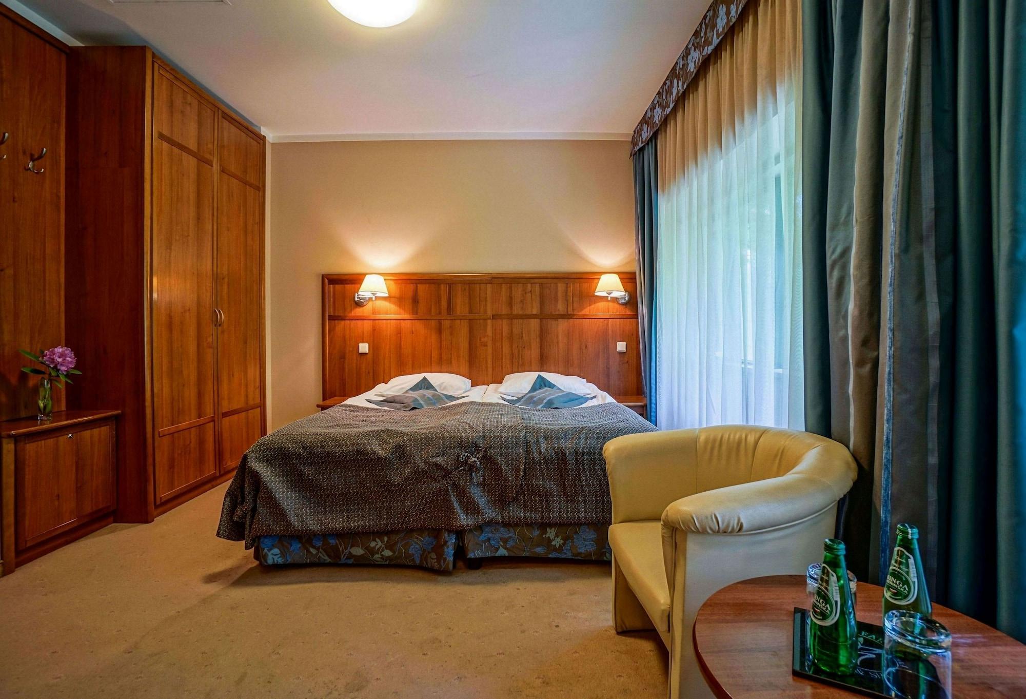 Farmona Business & 3* Krakow